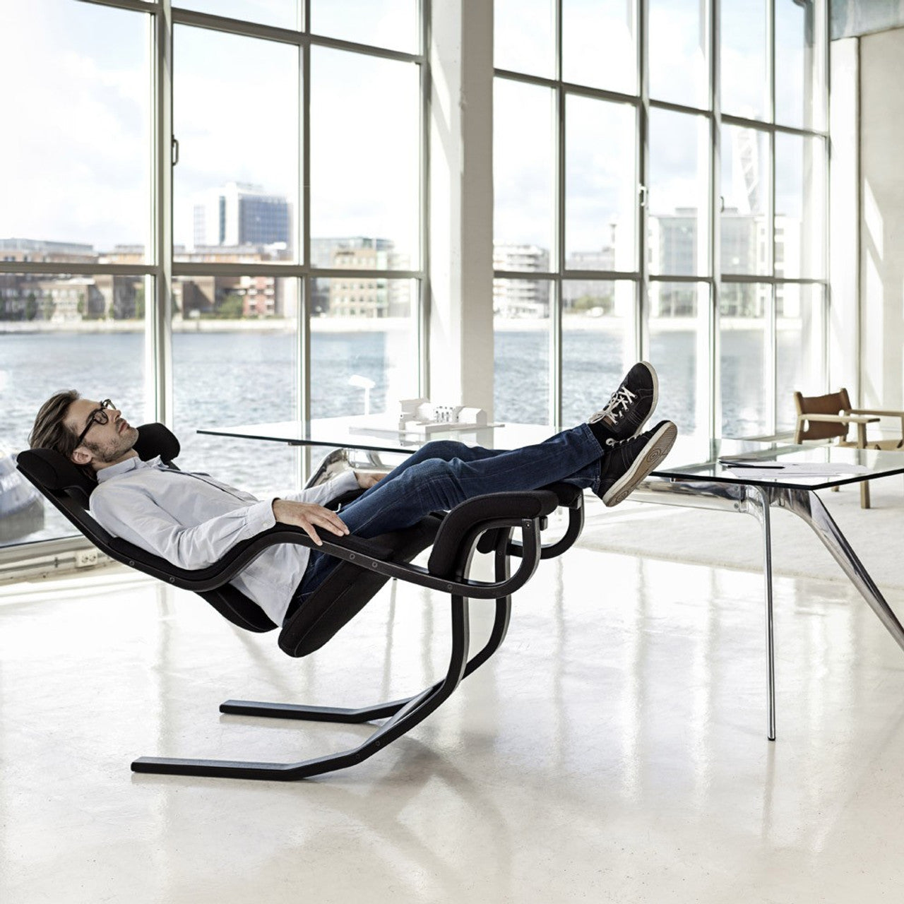 【現行ロゴ／美品】Varier MULTI balansブラック バランスチェア Gravity Recliner Kneeling Chair For Four-Position Comfort